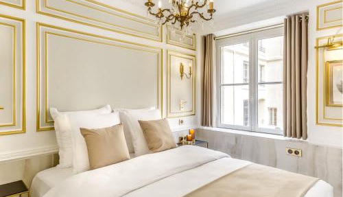Merveil Signature Suite - Valois - Louvre view