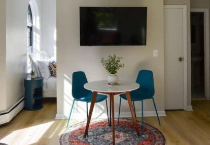 Comfy Back Bay Alcove Studio Apt