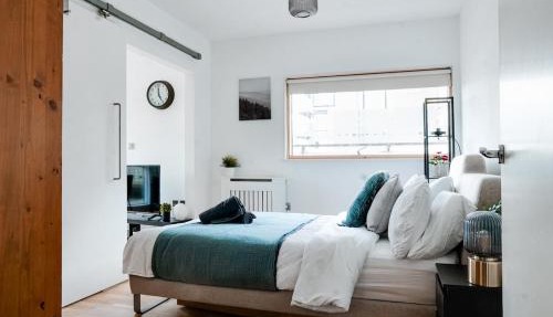 Elegant 2BR City Centre Balcony by Victoria