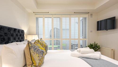 Stunning 2 Bedroom Apartment in Belgravia with Private Terrace