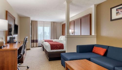 Comfort Suites Speedway - Kansas City