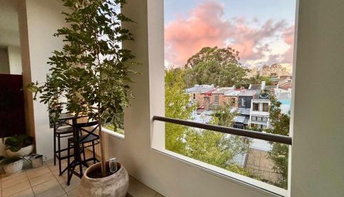 Surry Hills Loft-Style Heritage 1BR - Indoor Pool, Sauna & Gym