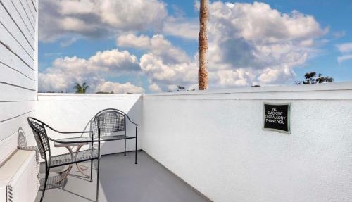 Best Western Plus Marina Shores Hotel
