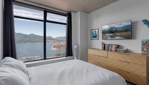 The W, Modernized 2 bedroom Downtown Highrise
