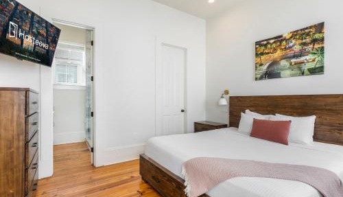 Private 3BR on Carondelet by Hosteeva
