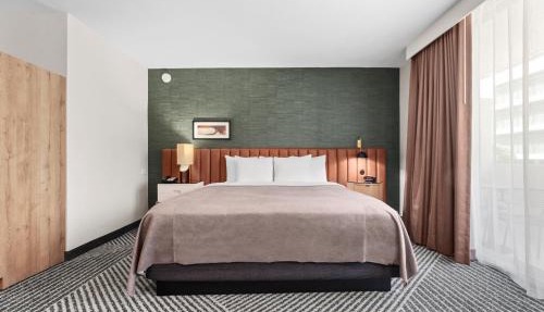 Royal Palace Westwood Hotel
