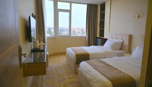 Pyramids Wonders Hotel