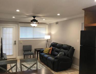 2 bedroom apartment next to LSU campus