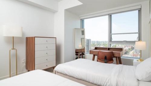 Central Penthouse City Skyline Views Gym sleep 8