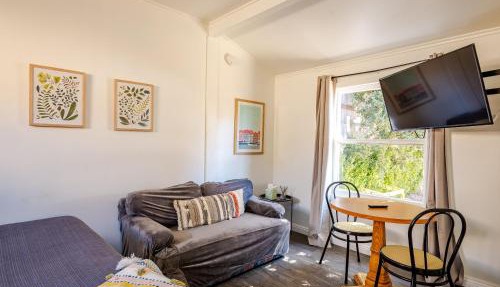 Solvang Bungalow B