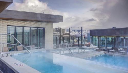 X DT SLC Rooftop Pool Hot Tub King Bed Parking