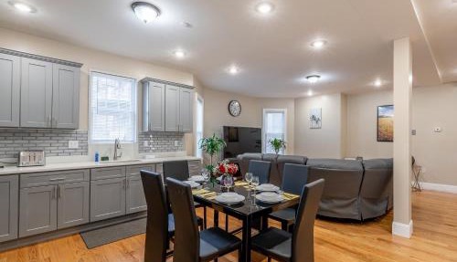 4BR Boston Apt - Pet Friendly & Free Parking, near MBTA Station 2331