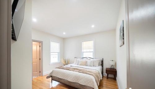 Modern 3BR & 3BA Boston Apt - Patio, Bathtub, Walk to Red Line 82
