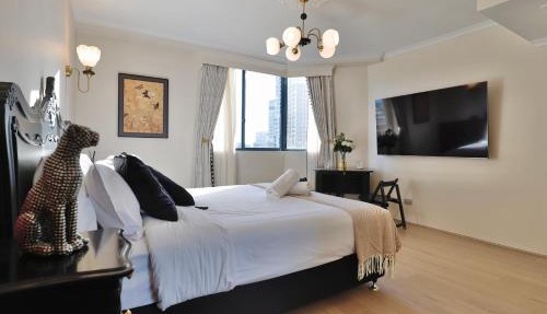Vintage Charm 3BR Abode - Views丨 Parking丨Gym丨 Pool