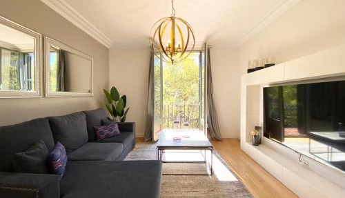 Spacious Elegant on Avenue Diagonal By MyRentalHost