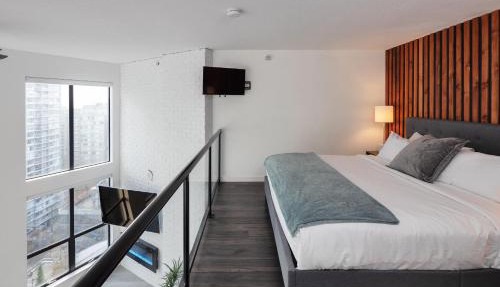 Loft in Entertainment District with FREE underground Parking
