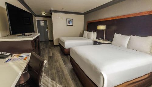 Comfort Inn & Suites Near Universal - N Hollywood - Burbank