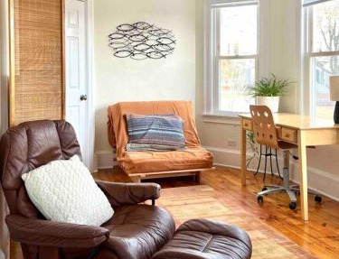 Peaceful Oasis on Munjoy Hill 2nd flr 3BR parking