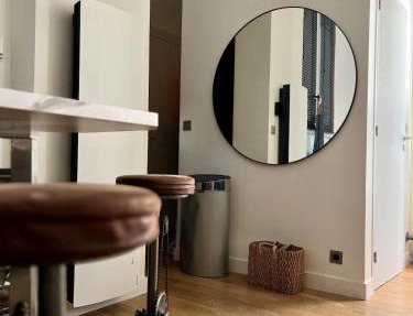 Chic Stay near Louvre & Eiffel Tour