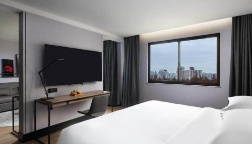 Radisson RED Shanghai Wujiaochang Hotel