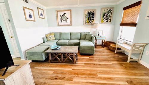 Private Beach Access With Pool and 2-MIn Walk to Beach