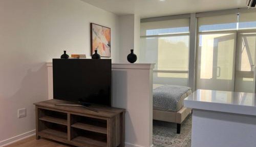 Fortuna-Seaside Retreat in Santa Monica, steps to the beach, free parking