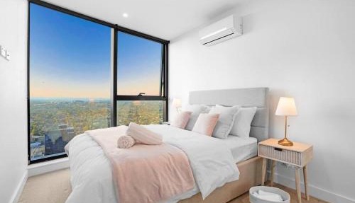 Highrise Skyline Spectacular View Luxury 2B2B1C