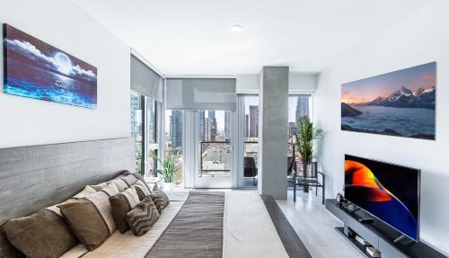 Top Floor High Rise 3 Bed DTLA Skyscraper Penthouse