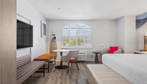 Hotel Skye San Francisco Airport SFO FREE SHUTTLE AND BREAKFAST!