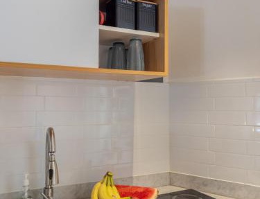 Quiet Stylish Studio, Smart TV, Six Flags 1k