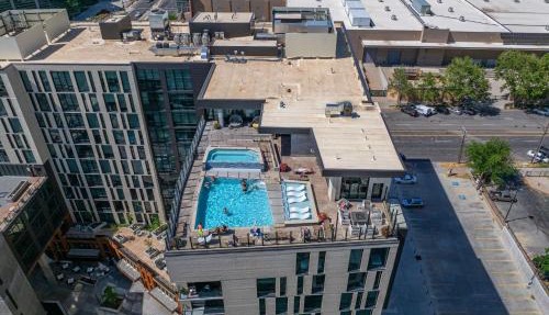 Downtown SLC Luxury 1BD 1BA - Pool HotTub 24hrGym