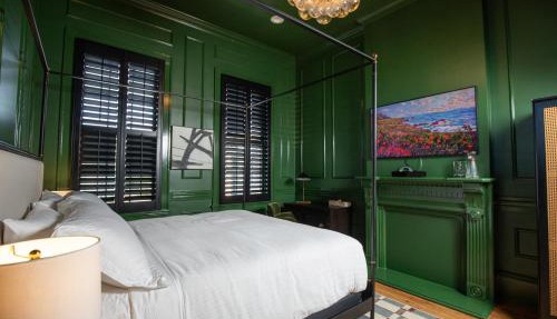 Blackbird Hotel