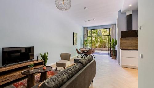 Stylish apartment next to the Amstel river- Unit D
