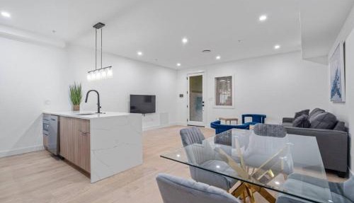 Capitol View1 Charming Oasis in DC near Metro with Fenced Backyard Free Parking and WIFI
