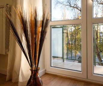 Ochota Sunny Apartment by BookingHost