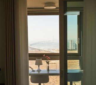 더 노벰버스테이 인 랜드마크