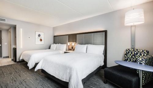 Holiday Inn Express & Suites Toronto Airport South by IHG