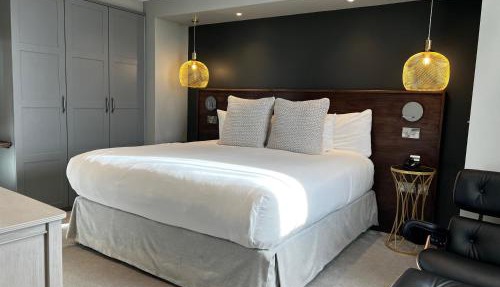 The Orchard Hotel & Restaurant