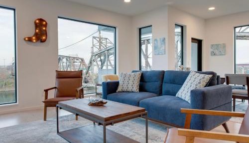 The Riverfront VIP Suite - Walk to Broadway & Nissan Stadium - Free Garage