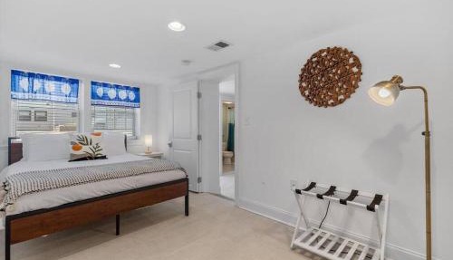 Stone's Throw from Capitol Hill Free Parking