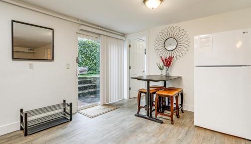 Walk to Beach & Lake Access: Cozy Redmond Apt!