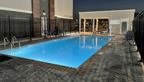 La Quinta Inn & Suites by Wyndham Sulphur Lake Charles