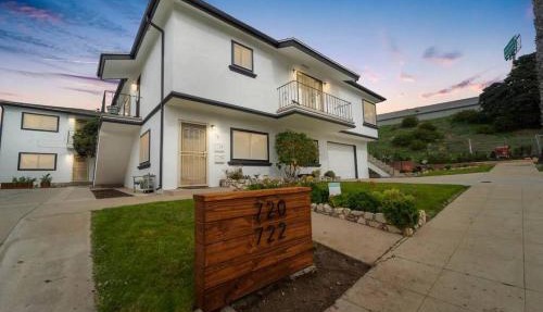 Casa Italia -2BR- FREE Driveway parking for 2 cars