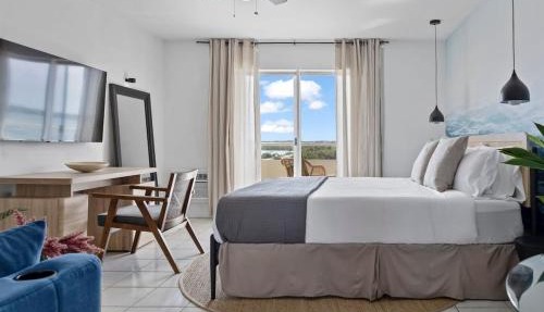Bayshore Bliss, Cozy with Water Views of Miami Bay