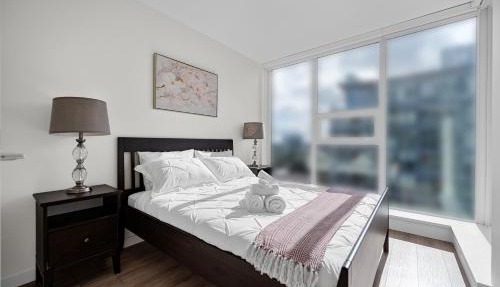 Stylish and Tranquil Retreat in Richmond City Center