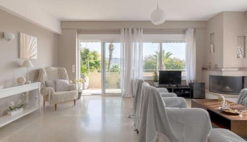 The HostMaster Beachside Retreat