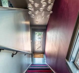 Studio loft w pool spa & gardens near downtown