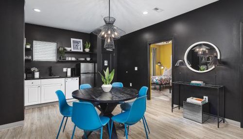 Condo Near Downtown WALK to restaurants, bars & music