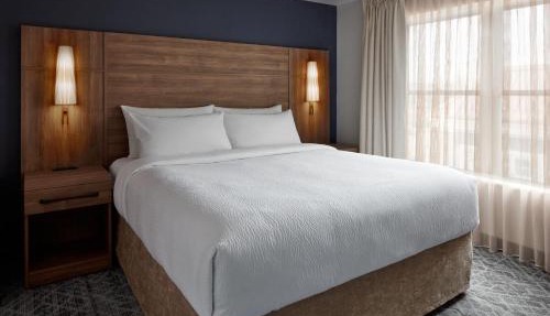 Residence Inn by Marriott Mississauga-Airport Corporate Centre West