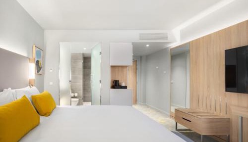 Courtyard by Marriott Paris Charles de Gaulle Central Airport